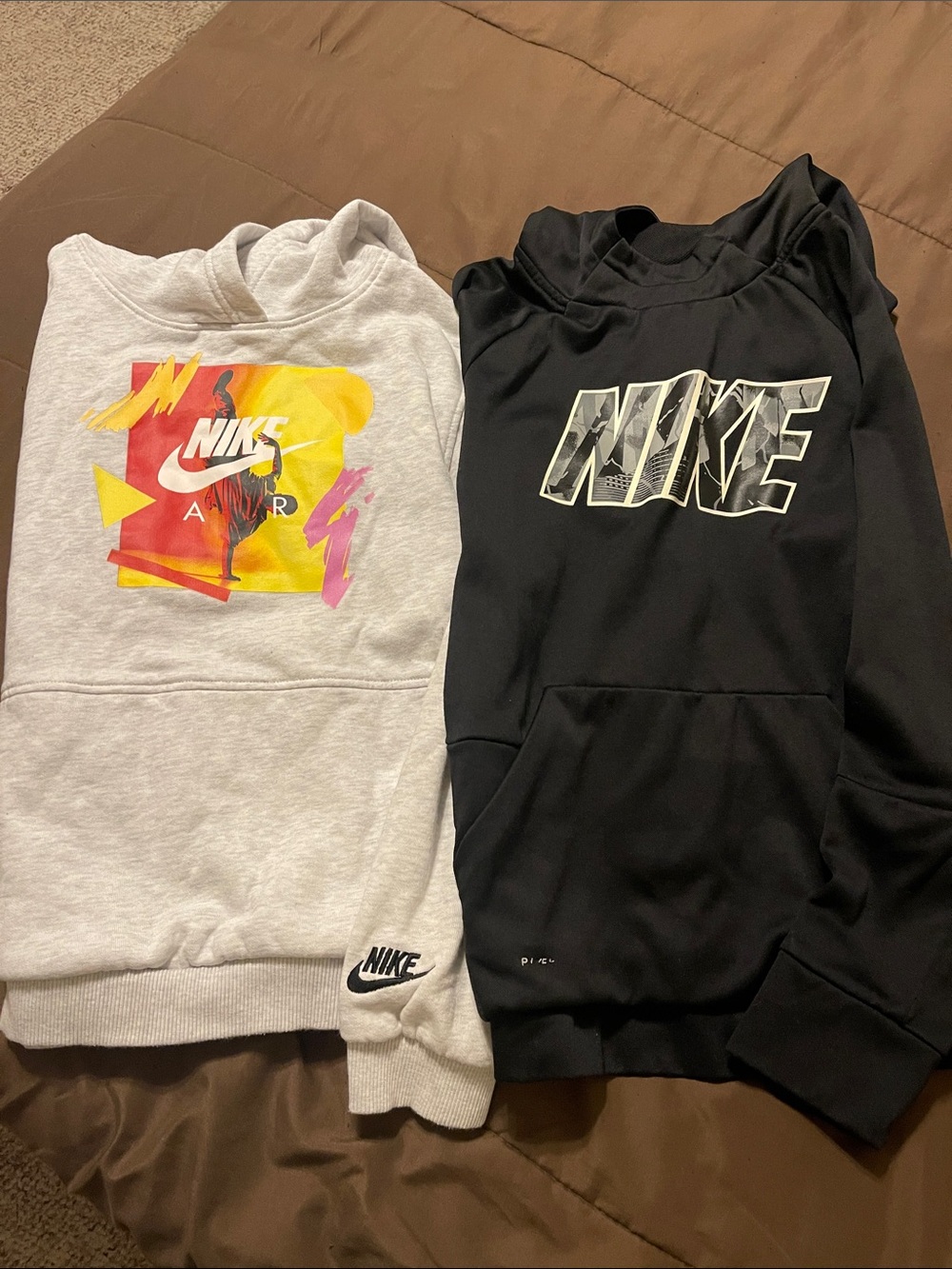 Nike Black & Light Gray Graphic Nike Pullover Hoodies, size large boys.